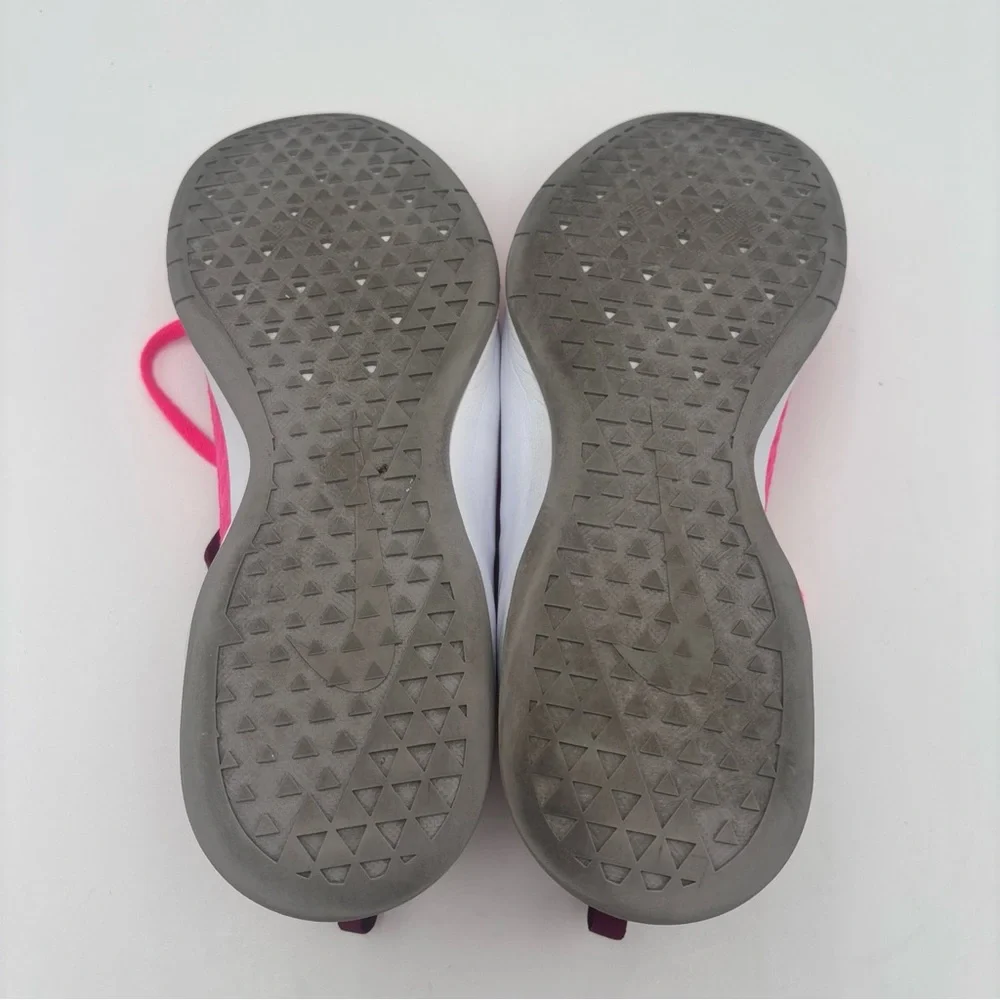Nike Women's Fuchsia and‎ Burgundy Sneakers
